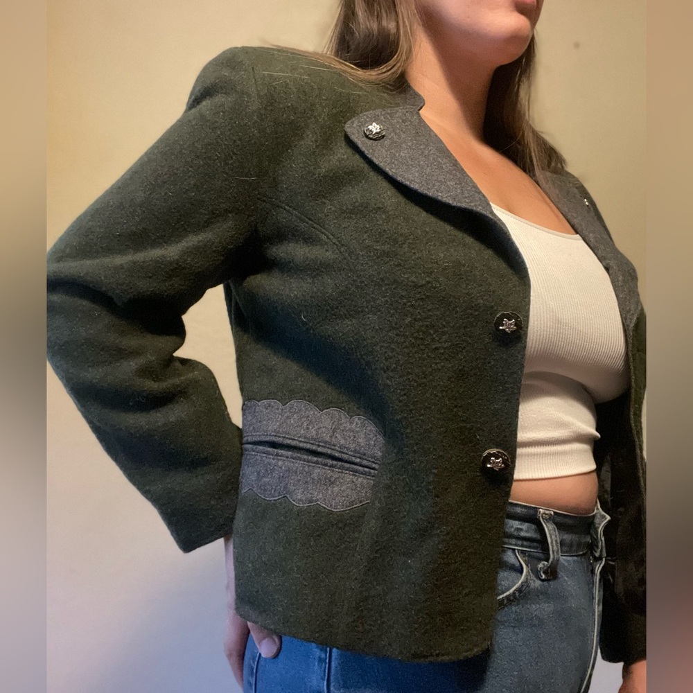 LizWear Liz Claiborne Wool Blend Collarless Cropped Blazer Green Gray LOTR dream